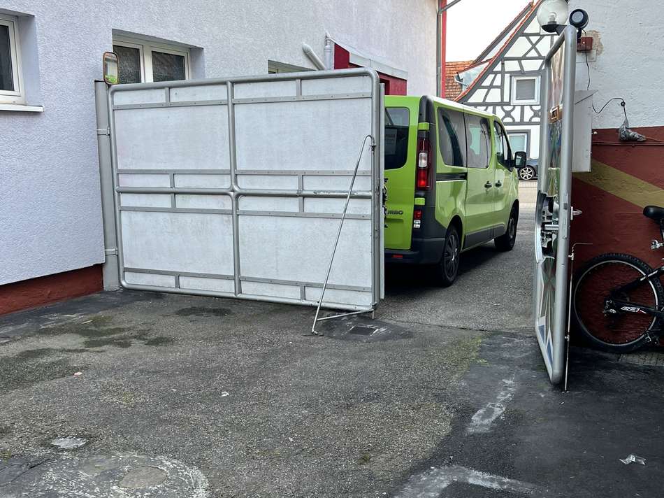Hofeinfahrt 