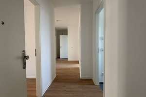 Ab sofort! 3-Zimmer-Wohnung (Typ 27 kompakt) mit Balkon, Gäste-WC und eigenem Keller – Raderberggürtel 50, 50968 Marienburg, Köln – Vorschaubild 2