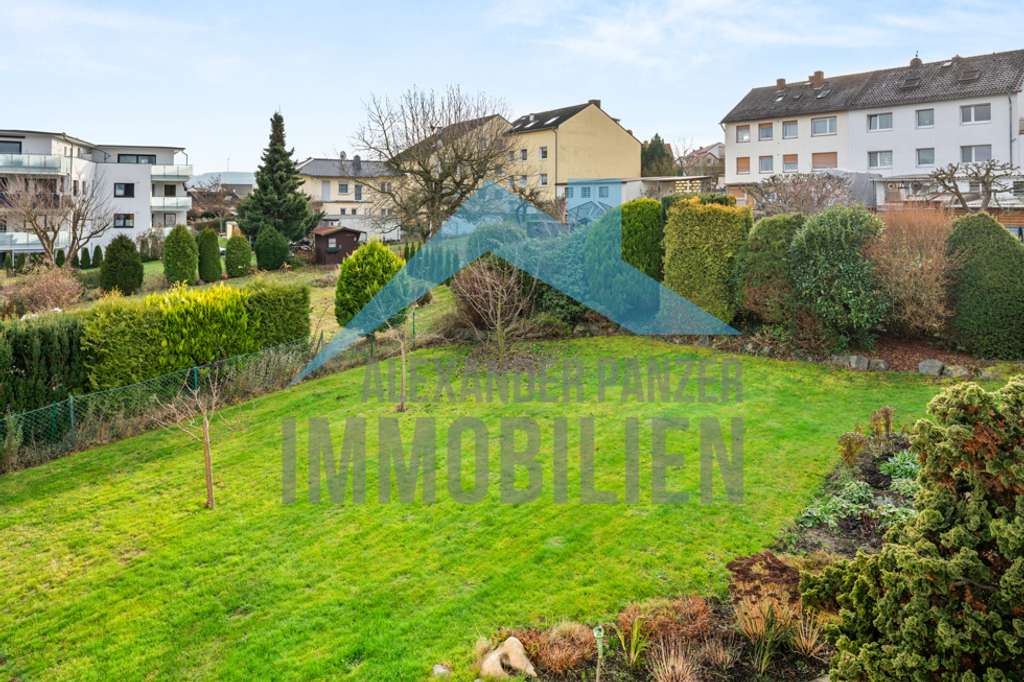 Immobilie in Lohfelden - Großzügiges Zweifamilienhaus mit viel Platz in zentraler Lage von Lohfelden! - Bild 3