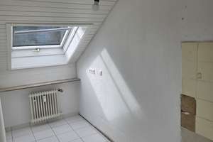 "Helle, ruhige 2 Zimmer DG Wohnung mit Balkon in schöner Lage von Degerloch" – Felix-Dahn-Str. ., 70597 Degerloch (Ortsteil), Stuttgart – Vorschaubild 12