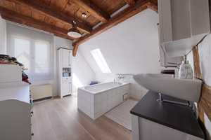 Liebevoll saniertes Fachwerkhaus (ca. 289 m²) mit Terrasse, Sichtbalken, Einliegerwohnung uvm. – Stuttgart – Vorschaubild 10