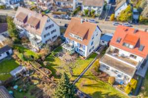 Attraktives Dreifamilienhaus in Stuttgart-Vaihingen – Traumgarten & freie EG-Wohnung