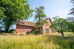 Landhof mit Scheune und Garten – 5.560 m² mit eigenem Ackerland