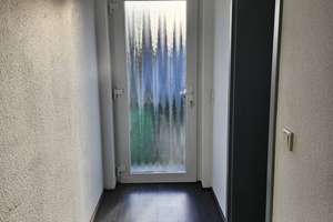 Viel Platz für die große Familie! Zweifamilienhaus in zentraler Lage mit PKW- Stellplätzen! – Die vollständige Adresse der Immobilie erhältst du vom Anbieter., 42655 Solingen-Mitte, Solingen – Vorschaubild 9