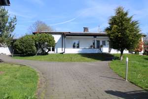 Exklusives freistehendes Traumhaus (236 m²) auf 2.500 m² Grundstück mit herrlichem Naturblick – Die vollständige Adresse der Immobilie erhältst du vom Anbieter., 51429 Moitzfeld, Bergisch Gladbach – Vorschaubild 3