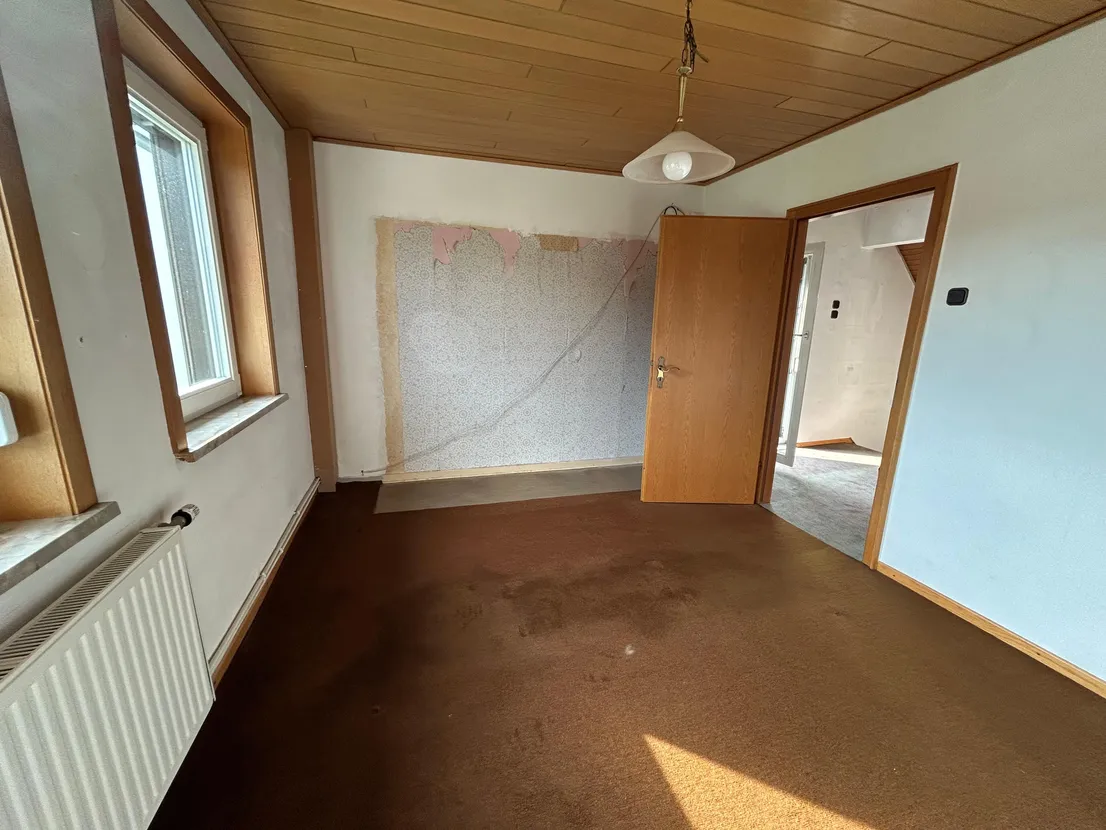 Gemütliches Reihenendhaus mit XL-Dachterrasse, Terrasse, Garten und zwei Garagen – 1.Kinderzimmer