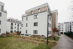 MODERNES TOWNHOUSE AUF 3 ETAGEN MIT 4 ZIMMERN, 2 BÄDERN & STYLISCHER WOHNKÜCHE – Konrad-Wolf-Straße 90a, 13055 Berlin – Vorschaubild 3
