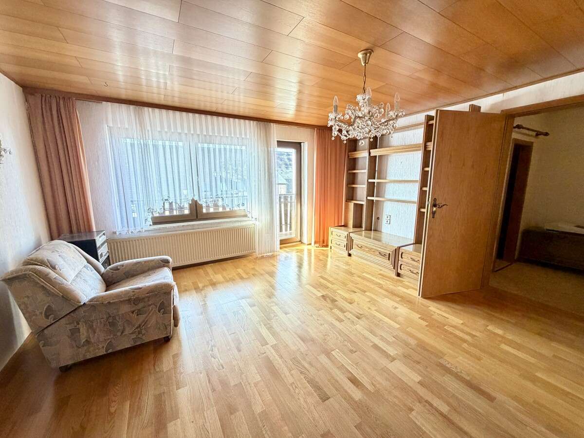 Immobilie in Regensburg - Renovierungsbedürftiges Zweifamilienhaus mit flexiblen Nutzungsmöglichkeiten in ruhiger Traumlage! - Bild 11