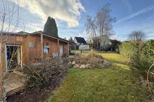 Ein Haus zwei Wohnung und ein großes Grundstück  – Die vollständige Adresse der Immobilie erhältst du vom Anbieter., 93057 Konradsiedlung-Wutzlhofen, Regensburg – Vorschaubild 1