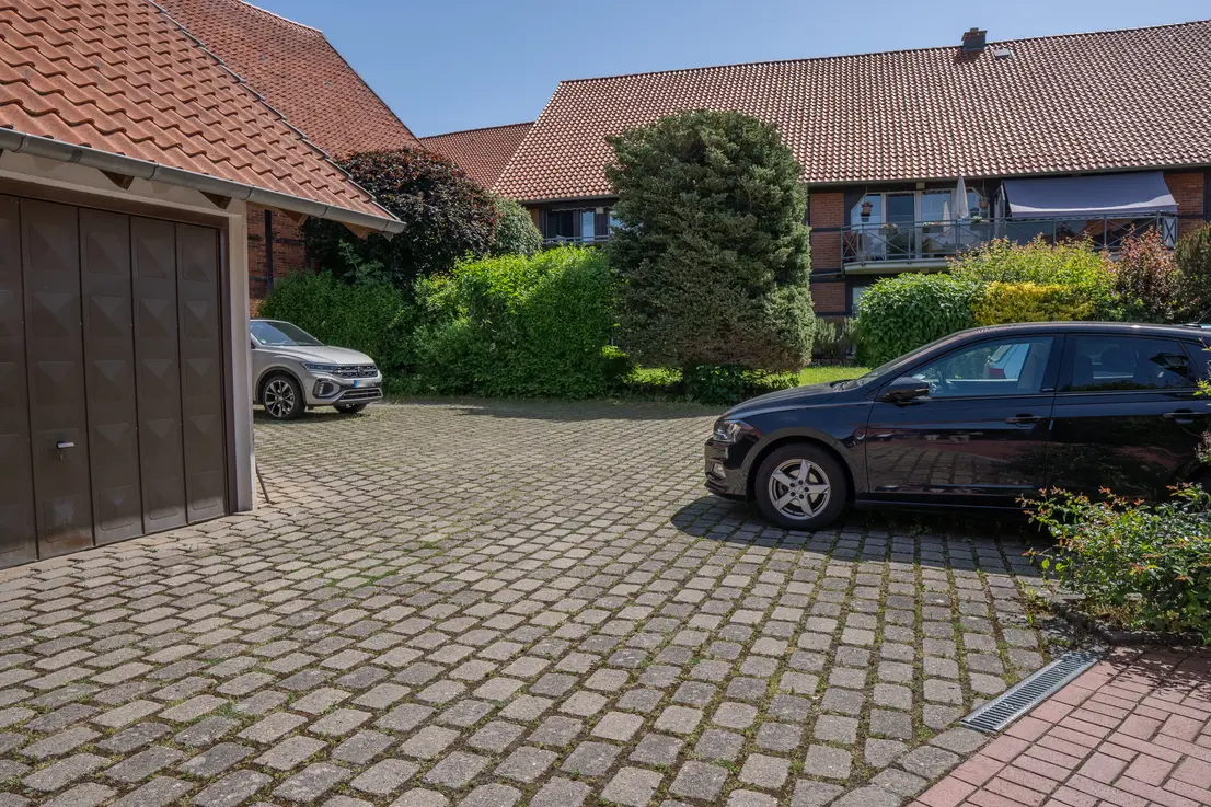 Stellplätze auf dem Grundstück