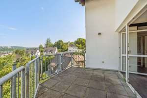 Wohnen mit Atmosphäre und Weitblick am Giersberg: 4ZKB mit EBK, Dachterrasse, Stellplatz und Garten – Edith-Langner-Straße 73, 57072 Siegen, Siegen – Vorschaubild 5