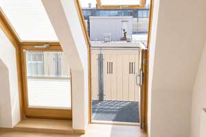 Charmante 2-Raum-Maisonette mit Einbauküche, Balkon & modernem Bad in zentraler Lage