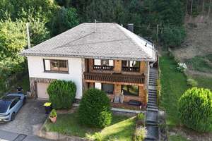 Gepflegtes Einfamilienwohnhaus in ruhiger Ortsrandlage der Eifelgemeinde Siebenbach (Nähe Nürburgrin – Die vollständige Adresse der Immobilie erhältst du vom Anbieter., 56729 Siebenbach – Vorschaubild 1
