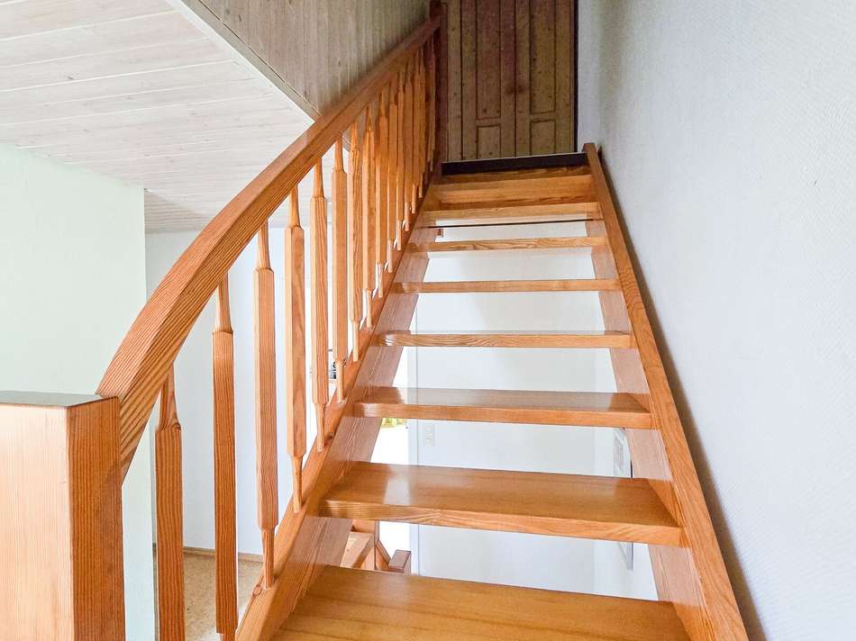  Treppe ins DG
