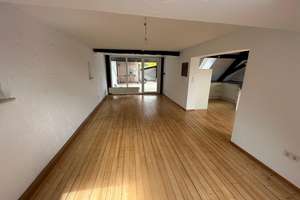 Großzügig geschnittene, lichtdurchflutete Dachgeschosswohnung – Die vollständige Adresse der Immobilie erhältst du vom Anbieter., 66131 Ensheim, Saarbrücken – Vorschaubild 4