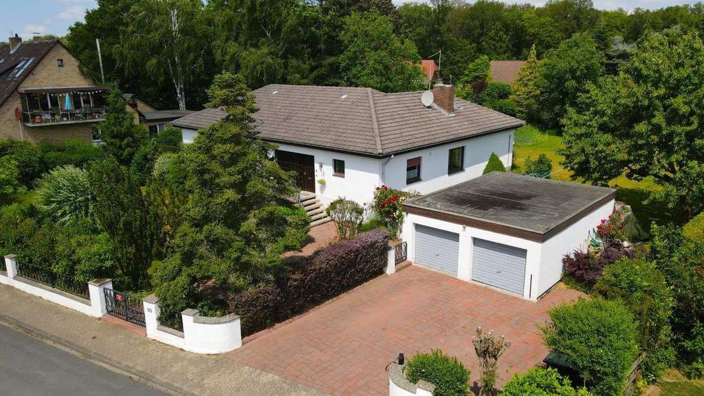 Immobilie in Cremlingen - Exklusiver Winkel-Bungalow mit parkähnlichem Grundstück in begehrter Lage von Cremlingen-Hordorf - Bild 0