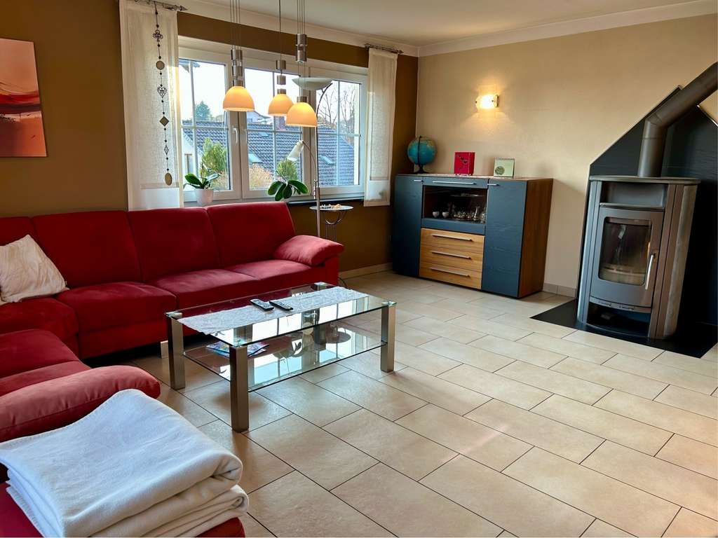 Immobilie in Pommersfelden - Solides EFH mit Doppelgarage in Pommersfelden-Sambach...Geräumiges Zuhause mit Herz - Bild 4