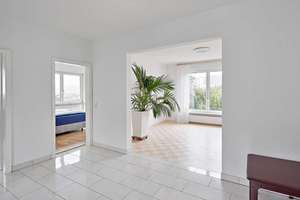 Möblierte Etagenwohnung in Stuttgart-West: Lichtdurchflutet, Charmant mit Balkon