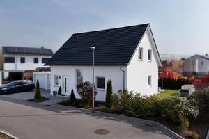 Schnuckeliges Einfamilienhaus mit Doppelgarage und kleinem Garten in Schwandorf – Die vollständige Adresse der Immobilie erhältst du vom Anbieter., 92421 Schwandorf – Vorschaubild 5