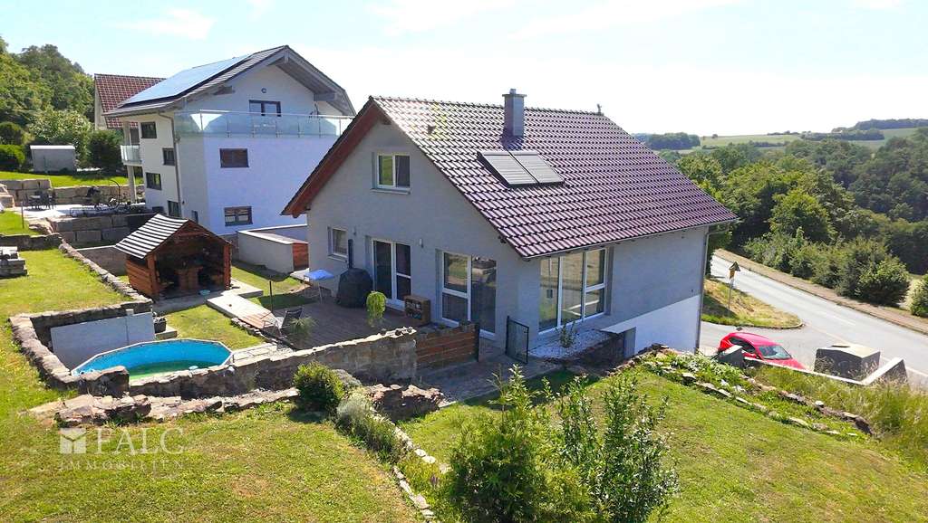 Immobilie in Osterburken - „Wohnen mit Weitblick: Einfamilienhaus mit großem Garten in traumhafter Lage“ - FALC Immobilien HN - Bild 1