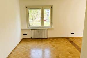 Absolute Ruhelage am Grünzug / Großzügige 3–4-Zi.-Wohnung / Südbalkon / Hobbyraum / Einzelgarage – Milbertshofenerstr. 57 B, 80807 Milbertshofen, München – Vorschaubild 4
