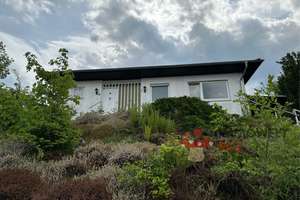 Reserviert!!!!Ebenerdiges Wohnen mit Weitblick - Bungalow mit großem Grundstück in Aura im Sinngrund – Die vollständige Adresse der Immobilie erhältst du vom Anbieter., 97773 Aura im Sinngrund – Vorschaubild 1