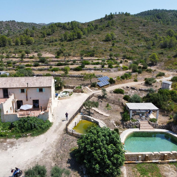 Exklusives Landgut mit restauriertem Bauernhaus, mediterraner Natur und vollständiger Selbstversorgu