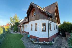 1-2 Familienhaus in ruhiger Lage - Wintergarten / Solarthermie / Garagen – Die vollständige Adresse der Immobilie erhältst du vom Anbieter., 71277 Rutesheim – Vorschaubild 1