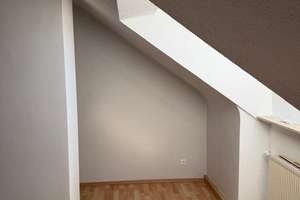 3-ZKB Dachgeschosswohnung mit Garage in Mannheim-Rheinau – gute Anbindung, WG geeignet – Die vollständige Adresse der Immobilie erhältst du vom Anbieter., 68219 Rheinau, Mannheim – Vorschaubild 6