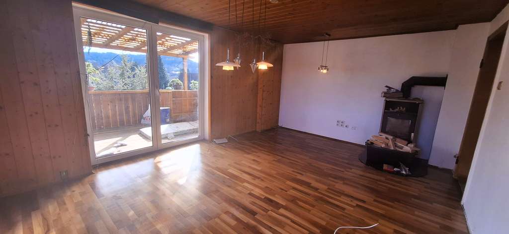 Immobilie in Weitramsdorf - Gemütliche 3-Zimmer Wohnung mit Terrasse, Gartenzugang und Blick über Weitramsdorf - Bild 2