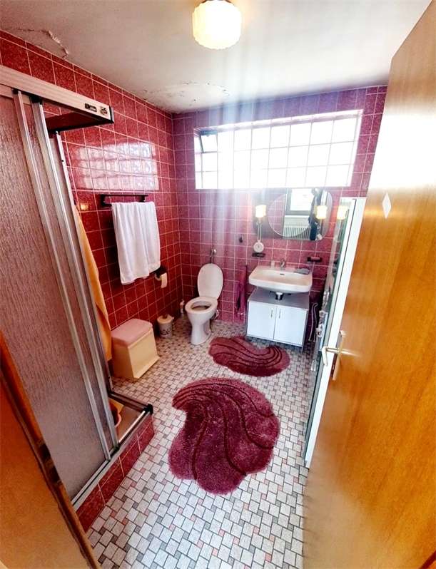 Immobilie in Hünstetten - *Nur 14 Minuten bis Idstein, Super für die Großfamilie und Autofreunde, viele Garagen+ großer Garten - Bild 15