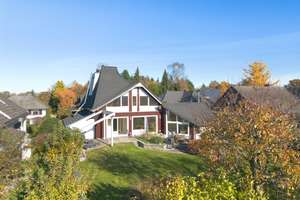 Architektenhaus – helles Wohnen in idyllischer Feldrandlage – Die vollständige Adresse der Immobilie erhältst du vom Anbieter., 25474 Ellerbek – Vorschaubild 1