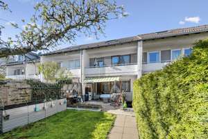 Familientraum in Höhenkirchen: Renovierungsbedürftiges RMH mit Gestaltungspotenzial