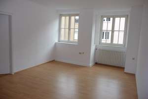 Helle, gepflegte 2,5-Zimmer-Wohnung mit EBK in Innenstadt (Nähe Fuggerei) – Jakoberstr. 10, 86152 Jakobervorstadt-Nord, Augsburg – Vorschaubild 2