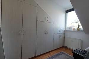 Helle Dachgeschosswohnung mit Sonnenloggia und TG-Stellplatz in Wiesbaden-Erbenheim – Die vollständige Adresse der Immobilie erhältst du vom Anbieter., 65205 Erbenheim, Wiesbaden – Vorschaubild 15