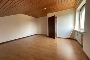 Wohnen auf zwei Ebenen: Gepflegte 3-Zimmer-Maisonettewohnung mit Loggia und Garage in Schönwald! – Die vollständige Adresse der Immobilie erhältst du vom Anbieter., 78141 Schönwald im Schwarzwald – Vorschaubild 11