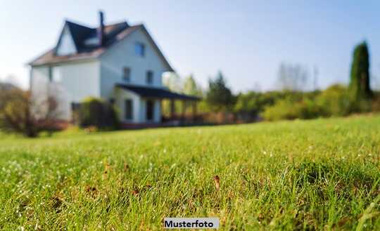 Freistehendes Einfamilienhaus, Terrasse und Garage