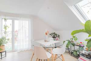 Stilvolle, modernisierte 2,5-Zimmer-DG-Wohnung mit Balkon und Einbauküche in Reutlingen – Wörnsbergweg 21, 72766 Sondelfingen, Reutlingen – Vorschaubild 4
