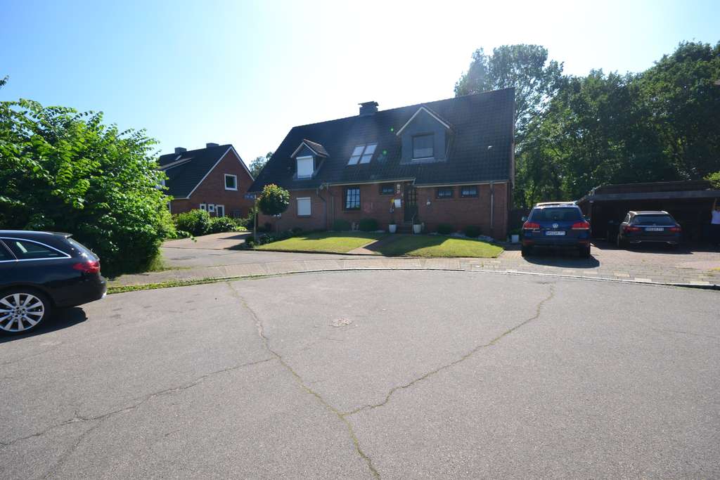 In BEST LAGE!! Exklusives  Zweifamilienhaus über zwei Ebenen in Sackgassen-END-Lage!