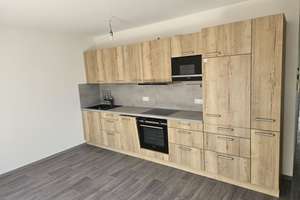 ​Neubau-Komfort (Bj. 2022): Barrierefreie 66 m² Seniorenwohnung (ab 58 J.) mit EBK,  – Nürnberg Straße 43, 91154 Roth – Vorschaubild 5