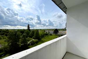 Top Aussichten: Familienwohnung mit Balkon in ruhiger Lage! – Hamelner Straße 16, 6126 Westliche Neustadt, Halle (Saale) – Vorschaubild 3
