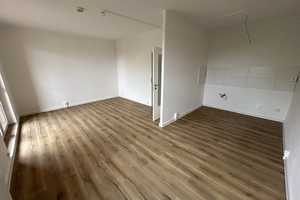 Nachmieter werden für 4-Zimmer-Wohnung mit Balkon in ruhiger Lage! – Astonstraße 56, 39116 Magdeburg – Vorschaubild 2