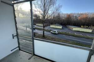 Familienfreundlich & frisch saniert – 4 Räume im sanierten Wohnblock mit Spielplatz vor dem Haus – Dr.-Salvador-Allende-Straße 250, 9119 Kappel, Chemnitz – Vorschaubild 2