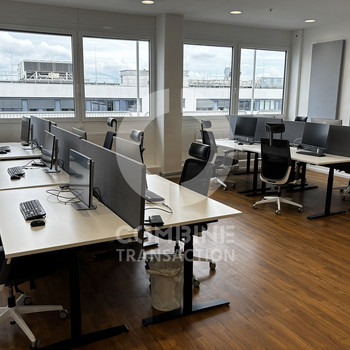 Einziehen und loslegen: Helles Büro mit 12 Arbeitsplätzen. combine Transaction