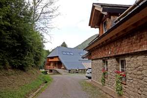 Traumhafter Schwarzwaldhof ~ 3 exklusive Wohnungen und die solitär stehende Haldenmühle – Die vollständige Adresse der Immobilie erhältst du vom Anbieter., 79263 Simonswald – Vorschaubild 2