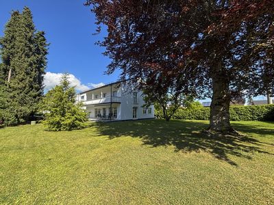 Unternehmervilla in Bestform /Parkgarten