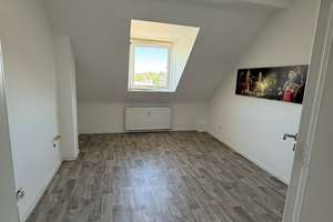 Kleine gemütliche Dachgeschosswohnung – Die vollständige Adresse der Immobilie erhältst du vom Anbieter., 47058 Duissern, Duisburg – Vorschaubild 2
