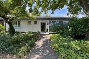 Ein Haus wie kein anderes – stilvolle Wohn-Oase mit Gartenidylle und Solaranlage – Die vollständige Adresse der Immobilie erhältst du vom Anbieter., 41462 Vogelsang, Neuss – Vorschaubild 1