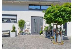Großzügiges Einfamilienhaus mit Stil und Aussicht.