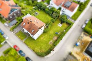 Freistehendes Zwei-/Dreifamilienhaus mit 996 m² Grundstück & großem Garten – Die vollständige Adresse der Immobilie erhältst du vom Anbieter., 93059 Reinhausen, Regensburg – Vorschaubild 2